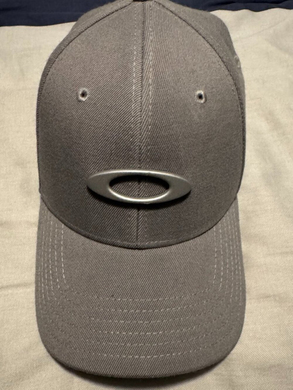 Grey Oakley Hat Fitted S/M